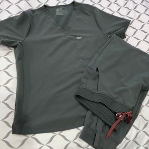 Figs scrubs set bonsai XL top XLT joggers